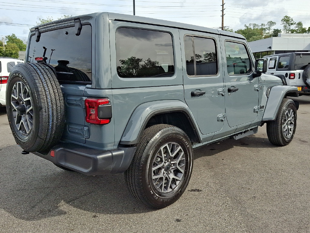Certified 2026 Jeep Wrangler Unlimited Sahara AWD/4WD image 6