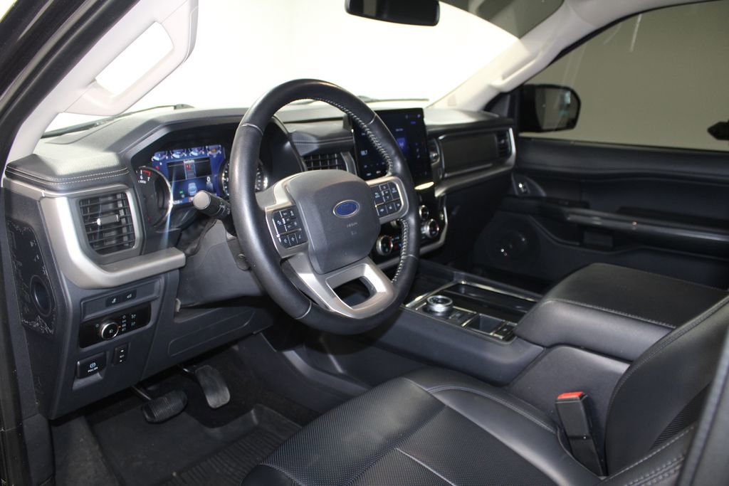 Used 2023 Ford Expedition XLT image 24