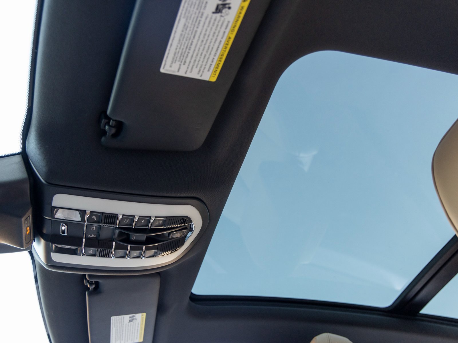 Certified 2023 Porsche Macan S image 28