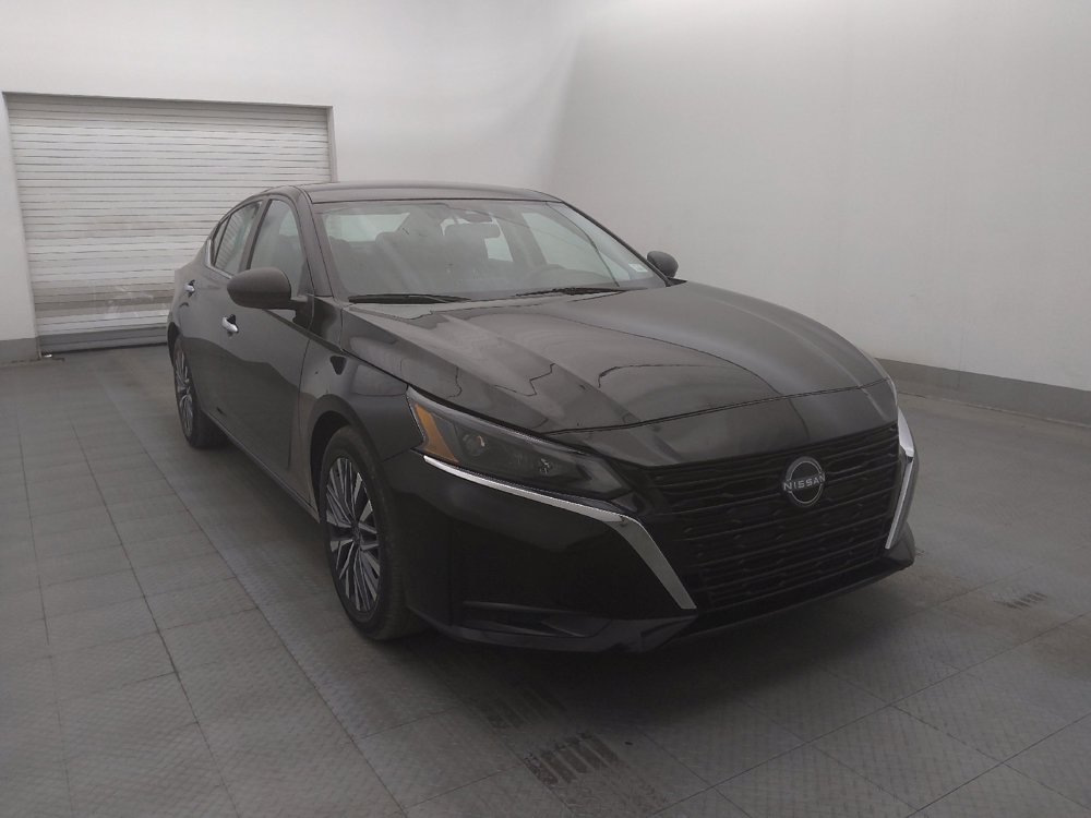 Used 2025 Nissan Altima 2.5 SV FWD image 13