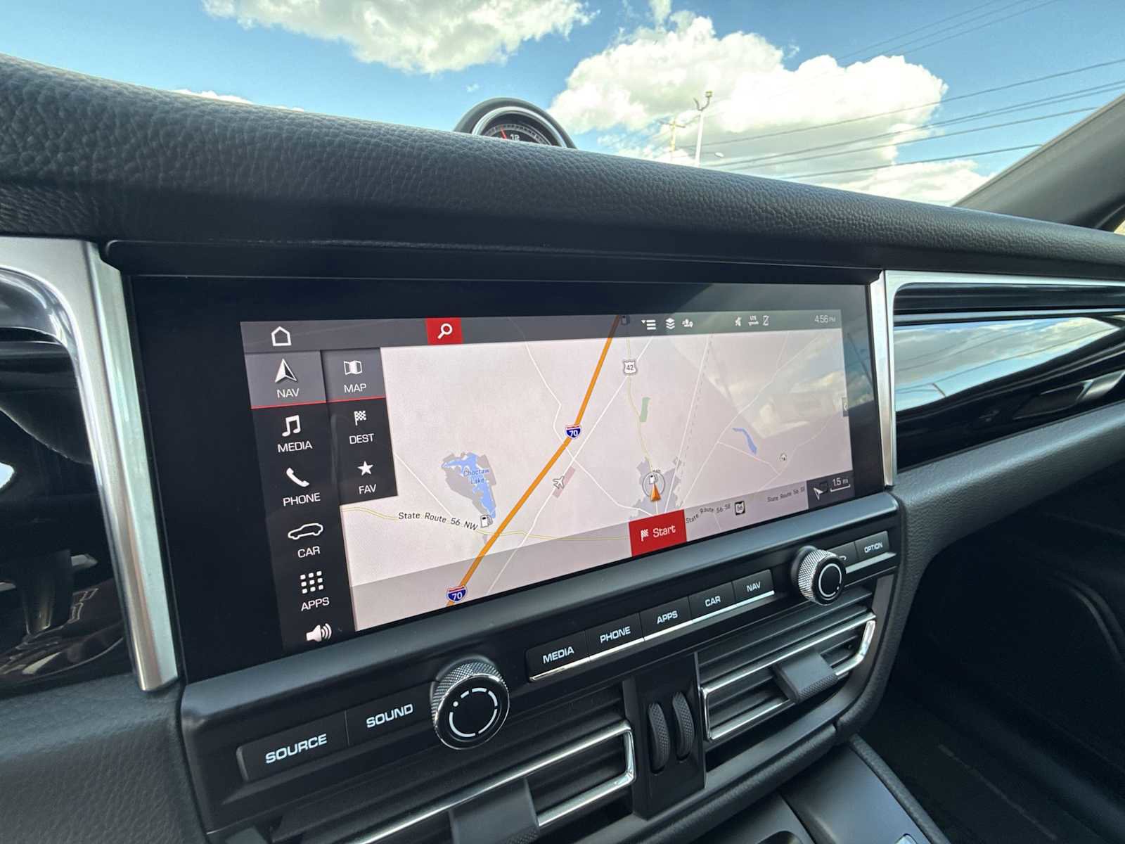 Used 2021 Porsche Macan AWD/4WD image 19