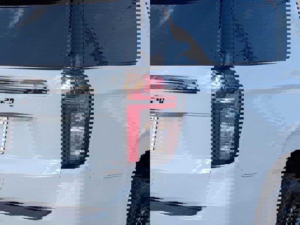 Certified 2021 Chevrolet Suburban Z71 w/ Luxury Package image 7