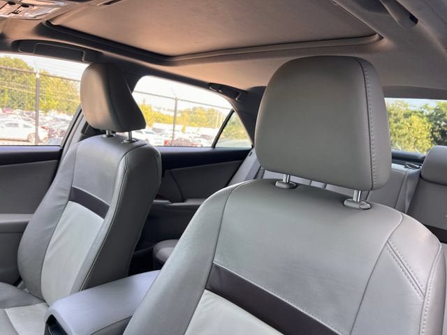 Used 2012 Toyota Camry XLE w/ Leather Pkg FWD image 13