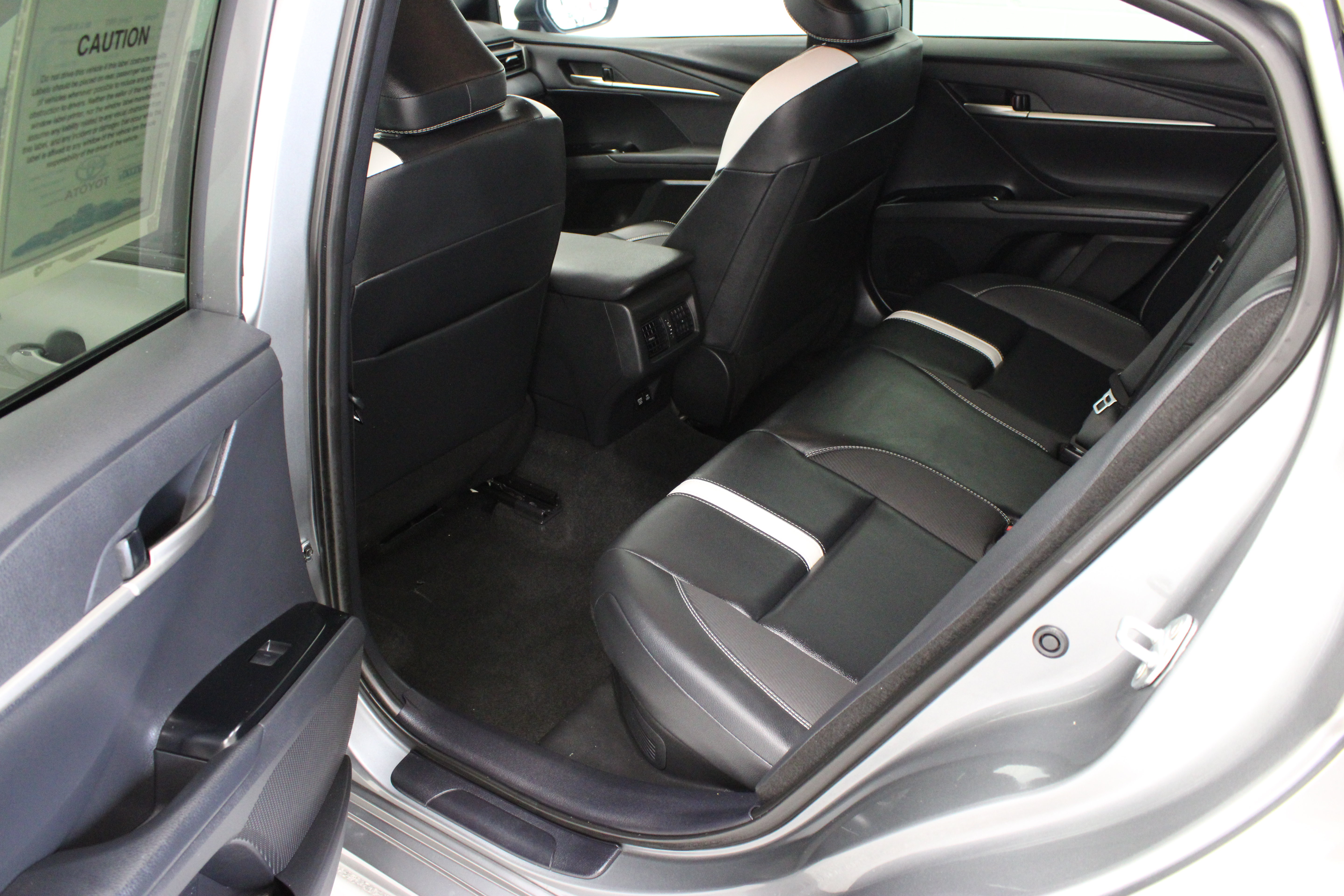 Used 2025 Toyota Camry SE FWD image 27
