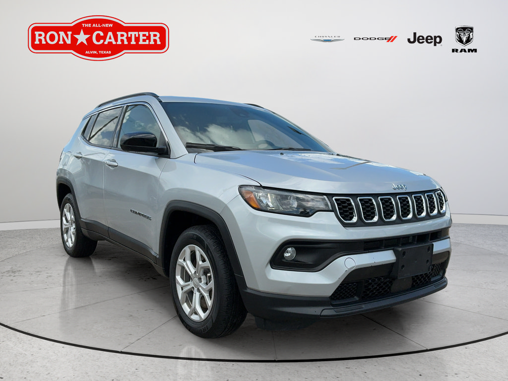Used 2024 Jeep Compass Latitude AWD/4WD image 1