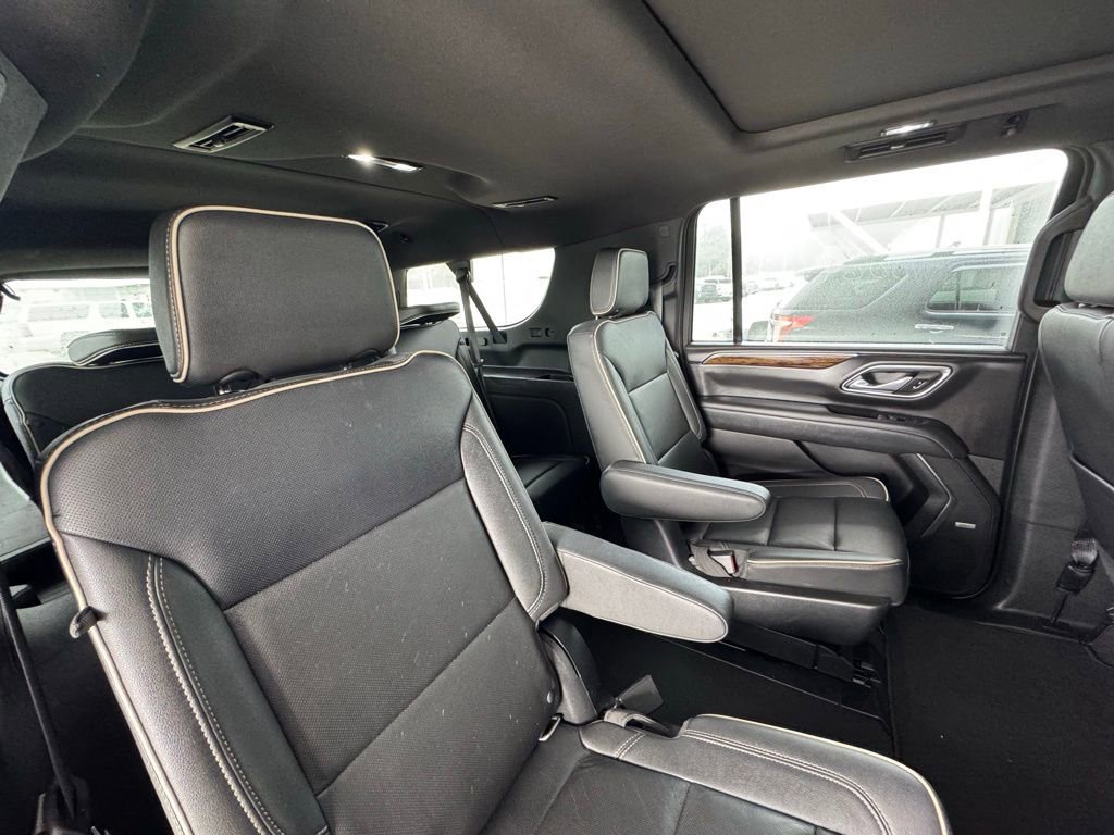 Used 2021 Chevrolet Suburban Premier w/ Premium Package RWD image 27
