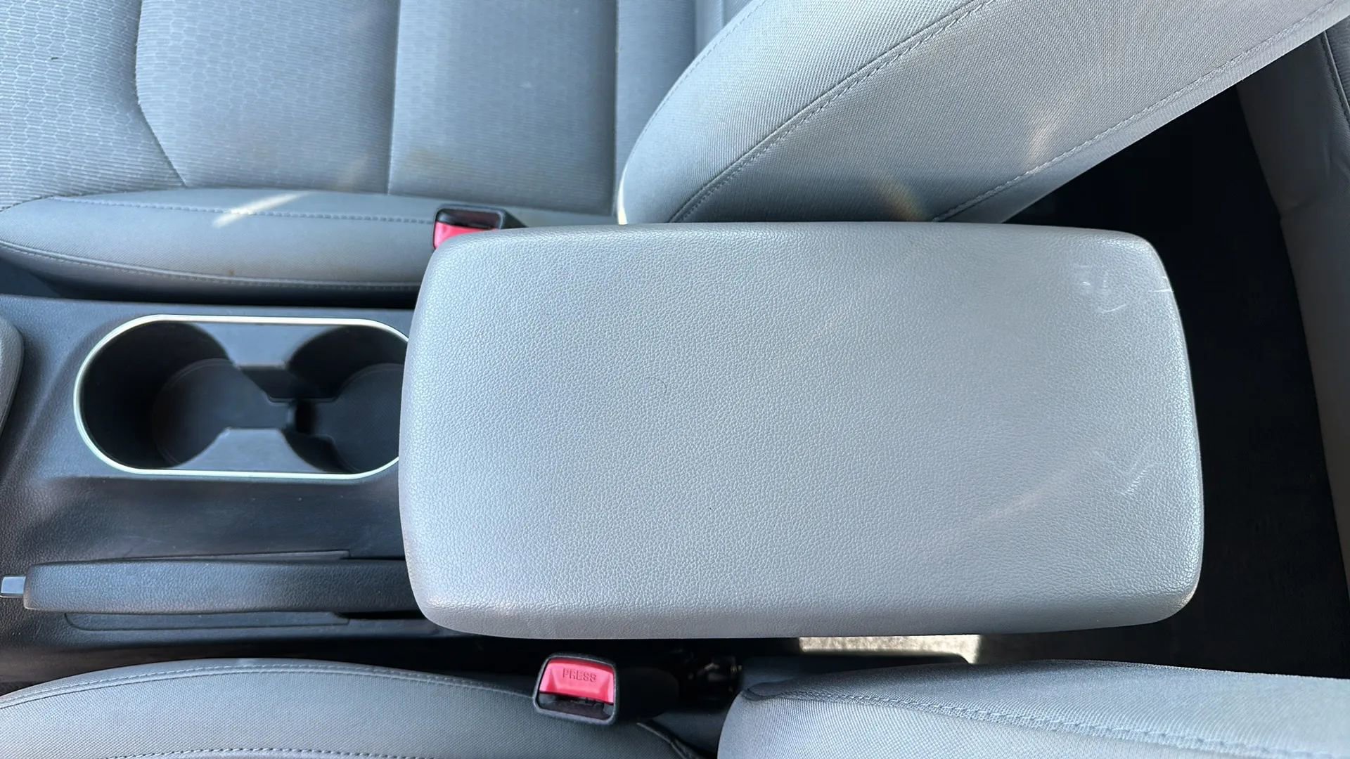 Used 2017 Hyundai Elantra SE image 38