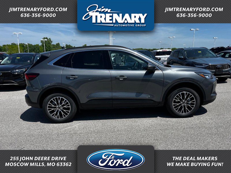 New 2025 Ford Escape SE image 1