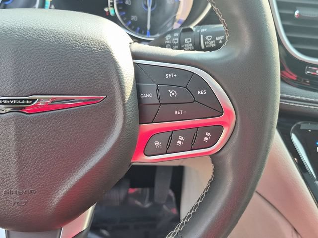 Used 2023 Chrysler Pacifica Limited FWD image 20