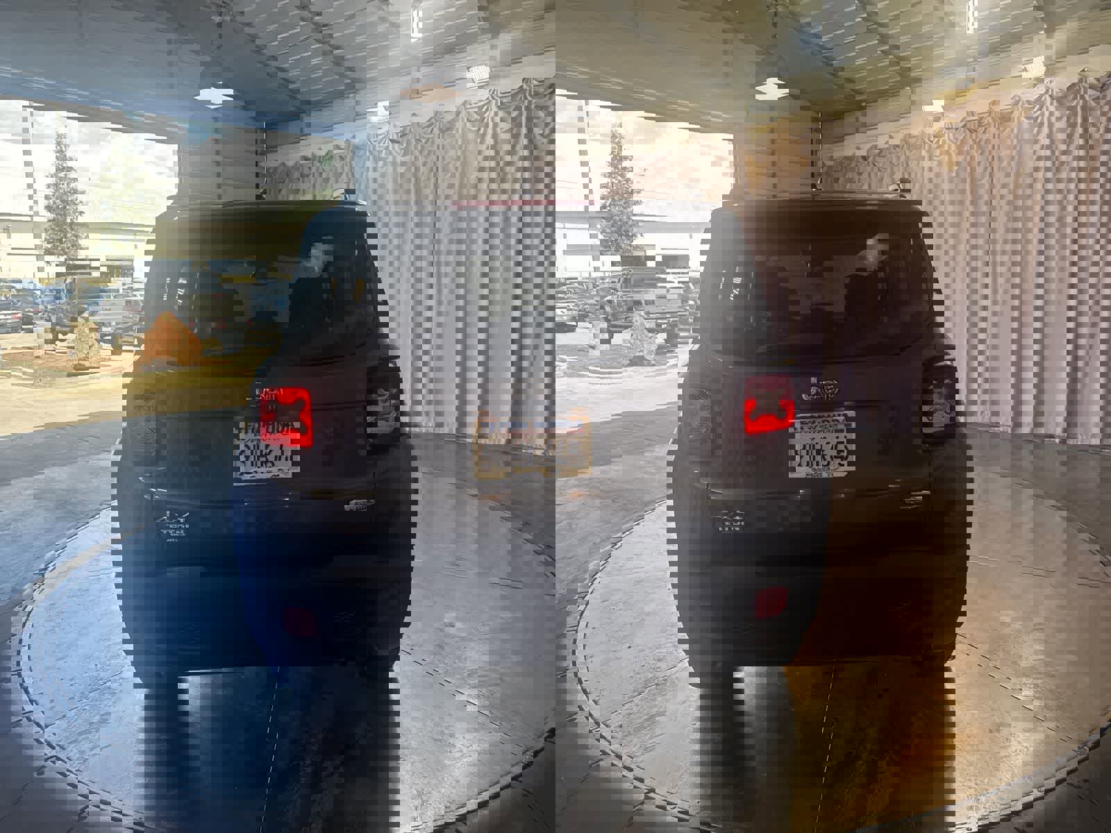 Used 2017 Jeep Renegade Latitude w/ Popular Equipment Group image 6