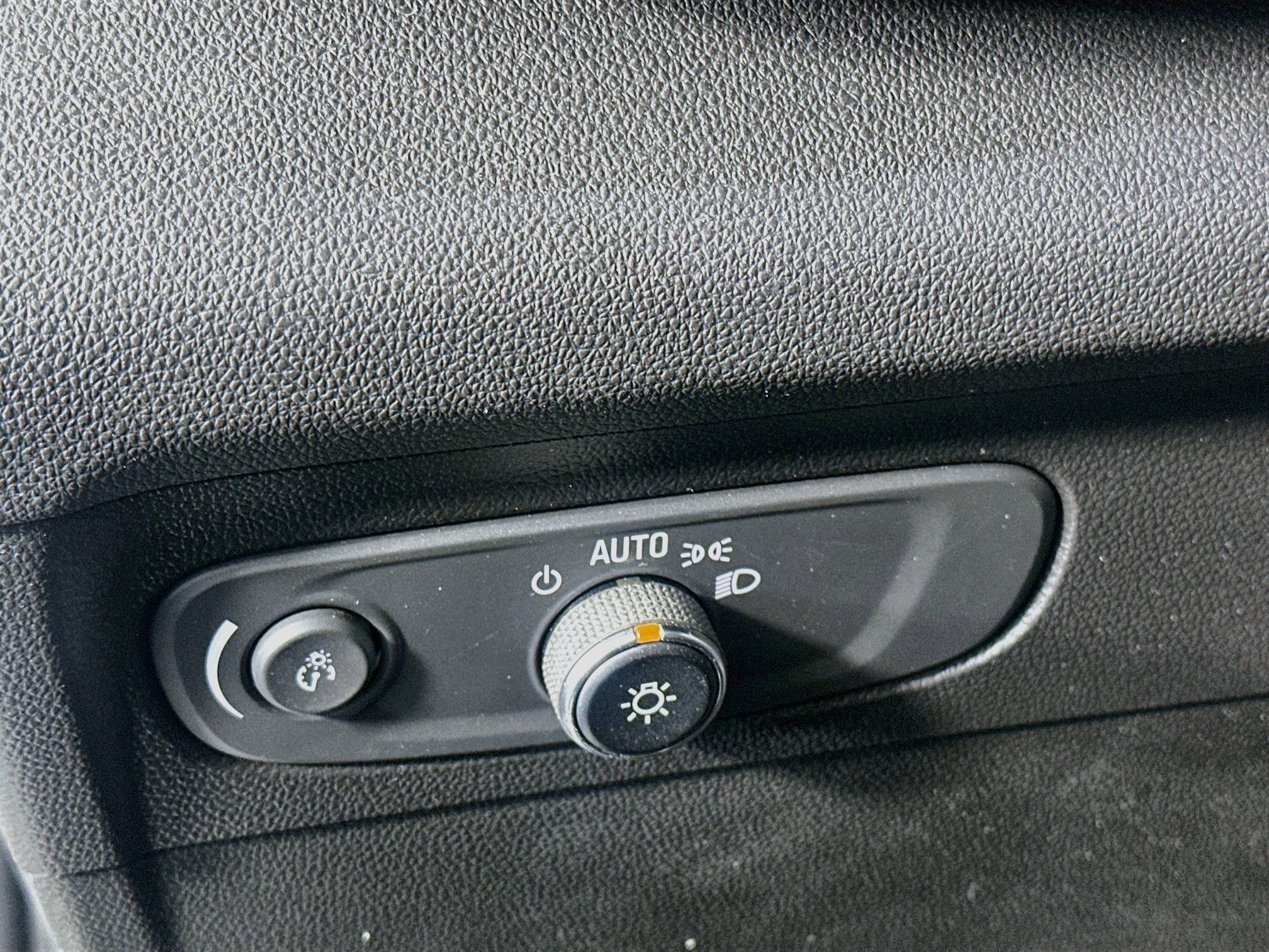 Used 2021 Buick Envision Preferred w/ Sport Touring Package FWD image 17