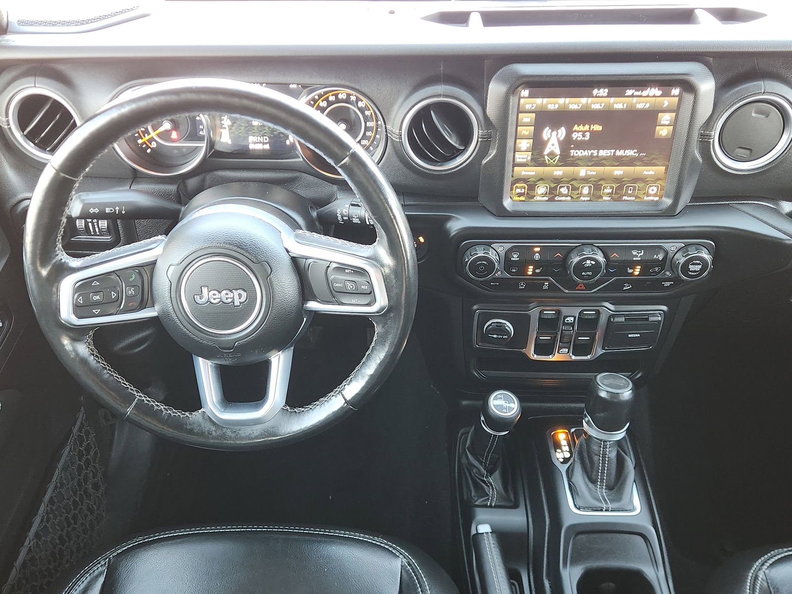 Used 2021 Jeep Wrangler Unlimited Sahara image 32