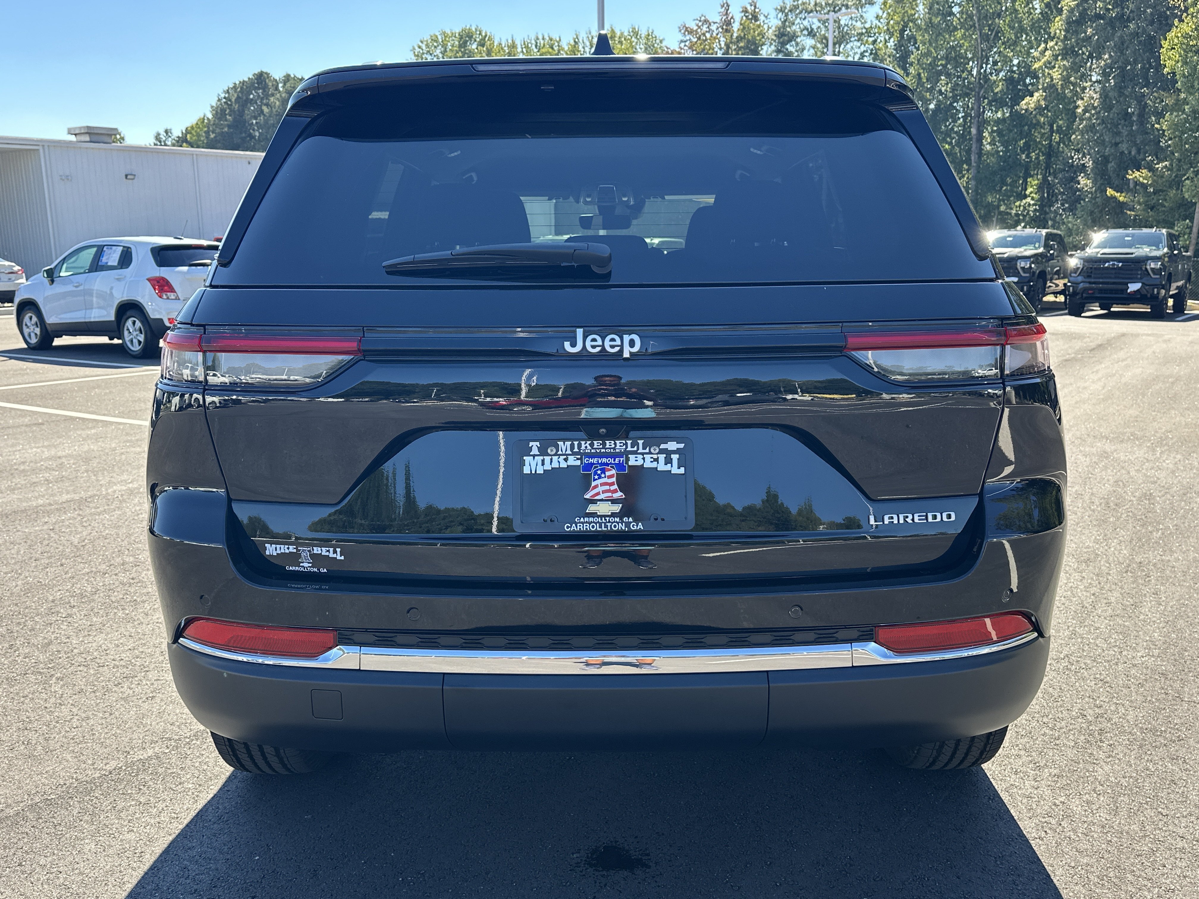 Used 2025 Jeep Grand Cherokee Laredo w/ Luxury Tech Group I RWD image 7