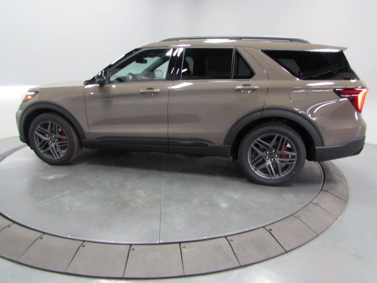 New 2026 Ford Explorer ST w/ Sun And Sound Package image 5