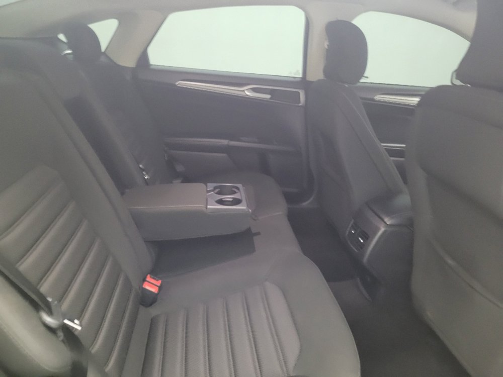 Used 2019 Ford Fusion SE FWD image 19
