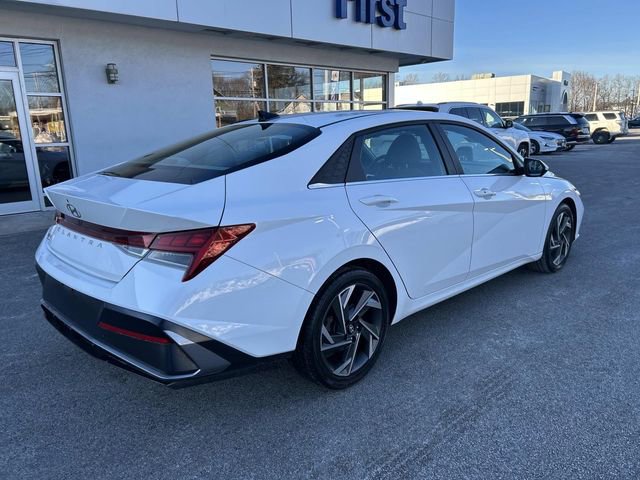Certified 2024 Hyundai Elantra SEL w/ Convenience Package image 3