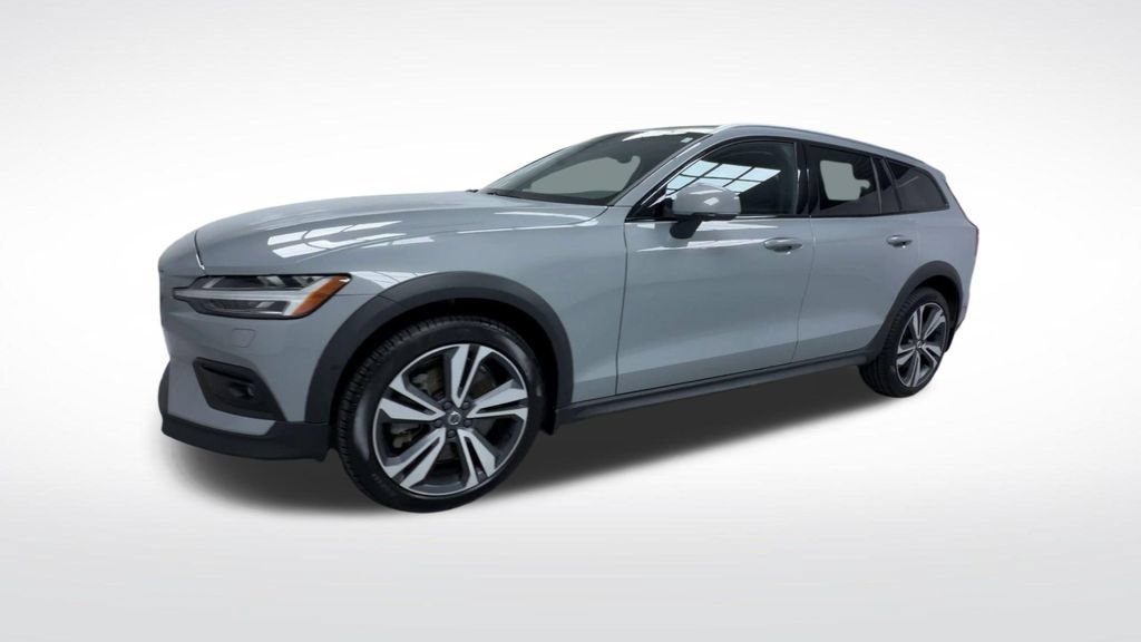 Used 2026 Volvo V60 B5 Cross Country Plus w/ Protection Package Premier AWD/4WD image 4