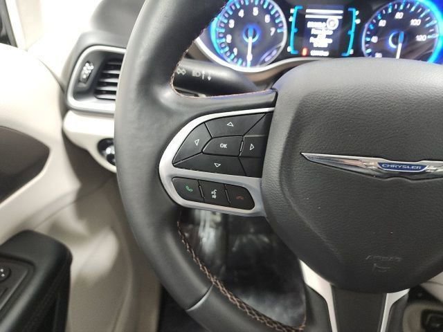 Used 2017 Chrysler Pacifica Touring-L image 26