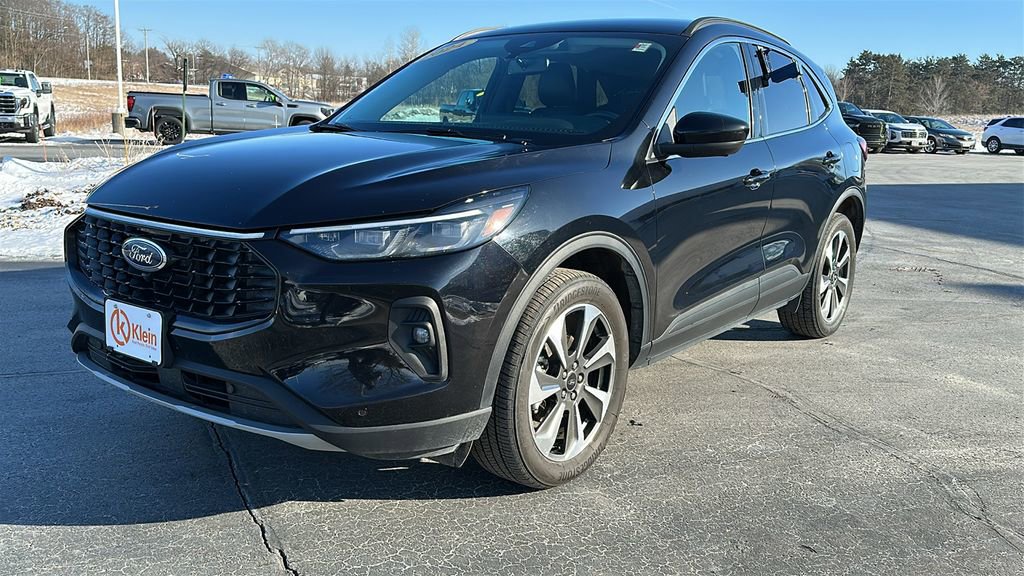 Used 2024 Ford Escape Platinum image 3