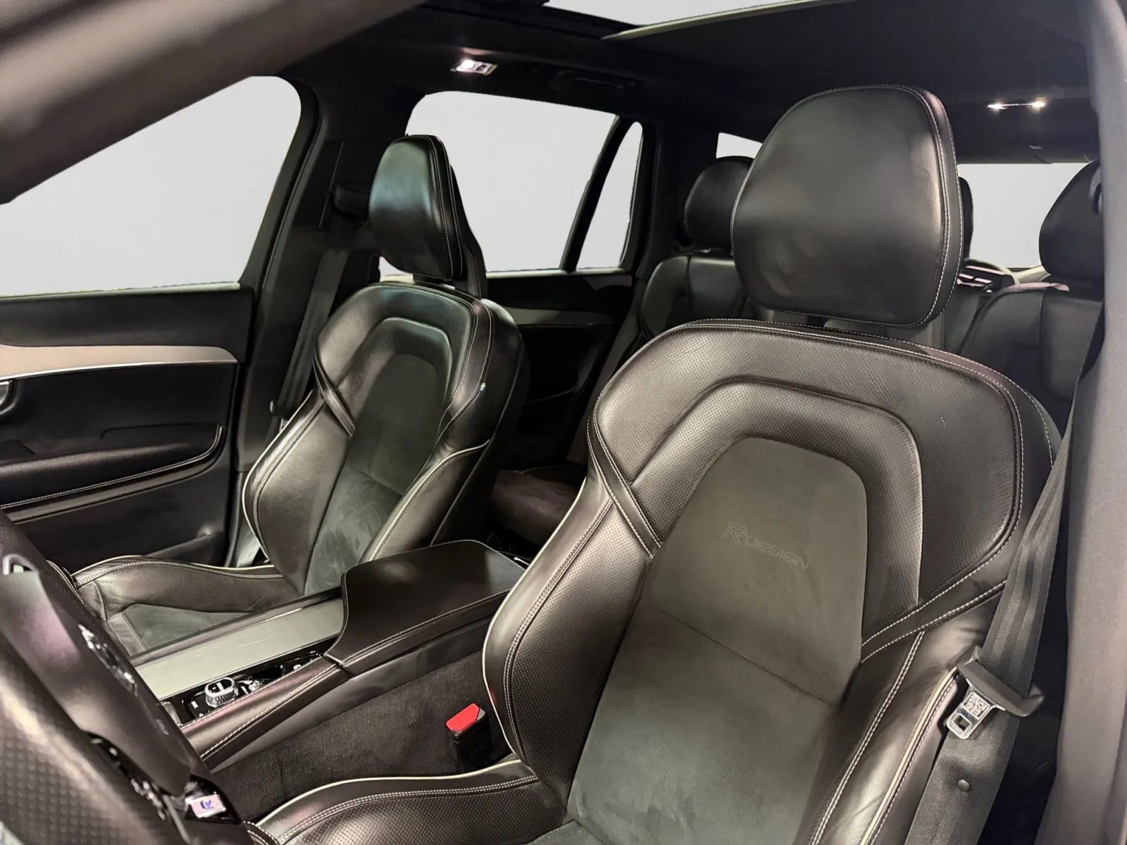 Used 2017 Volvo XC90 T6 R-Design w/ Vision Package image 32