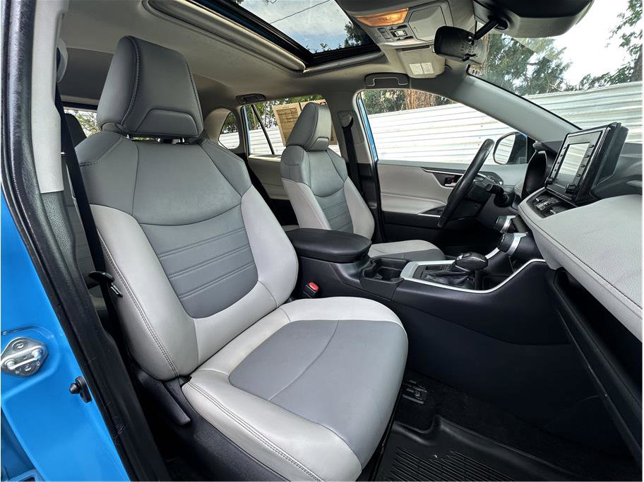 Used 2019 Toyota RAV4 XLE Premium AWD/4WD image 4