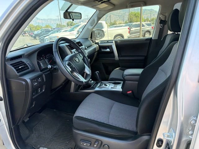 Used 2017 Toyota 4Runner SR5 AWD/4WD image 17