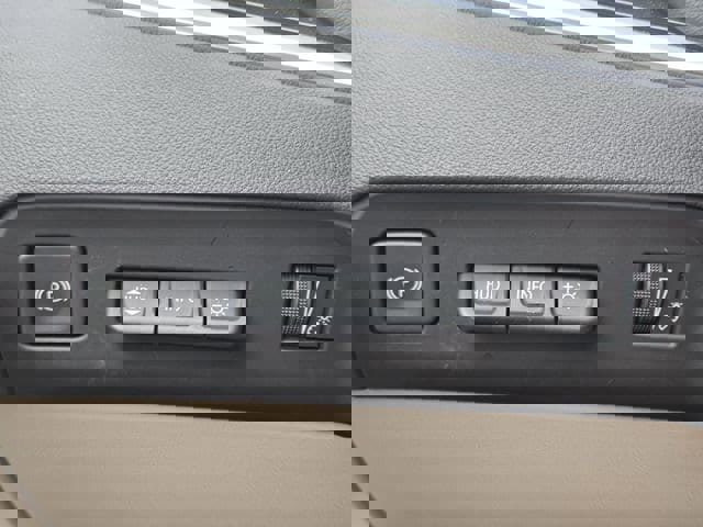 Used 2024 Buick Enclave Avenir w/ Avenir Technology Package image 22