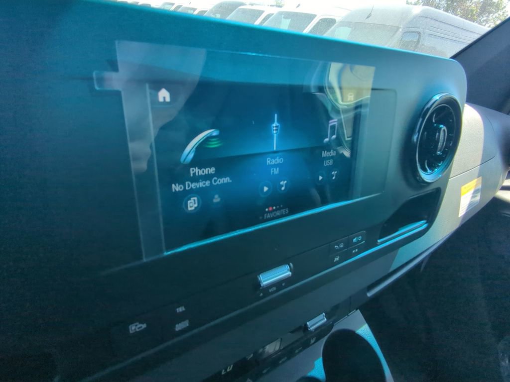 Used 2024 Mercedes-Benz Sprinter 2500 image 6