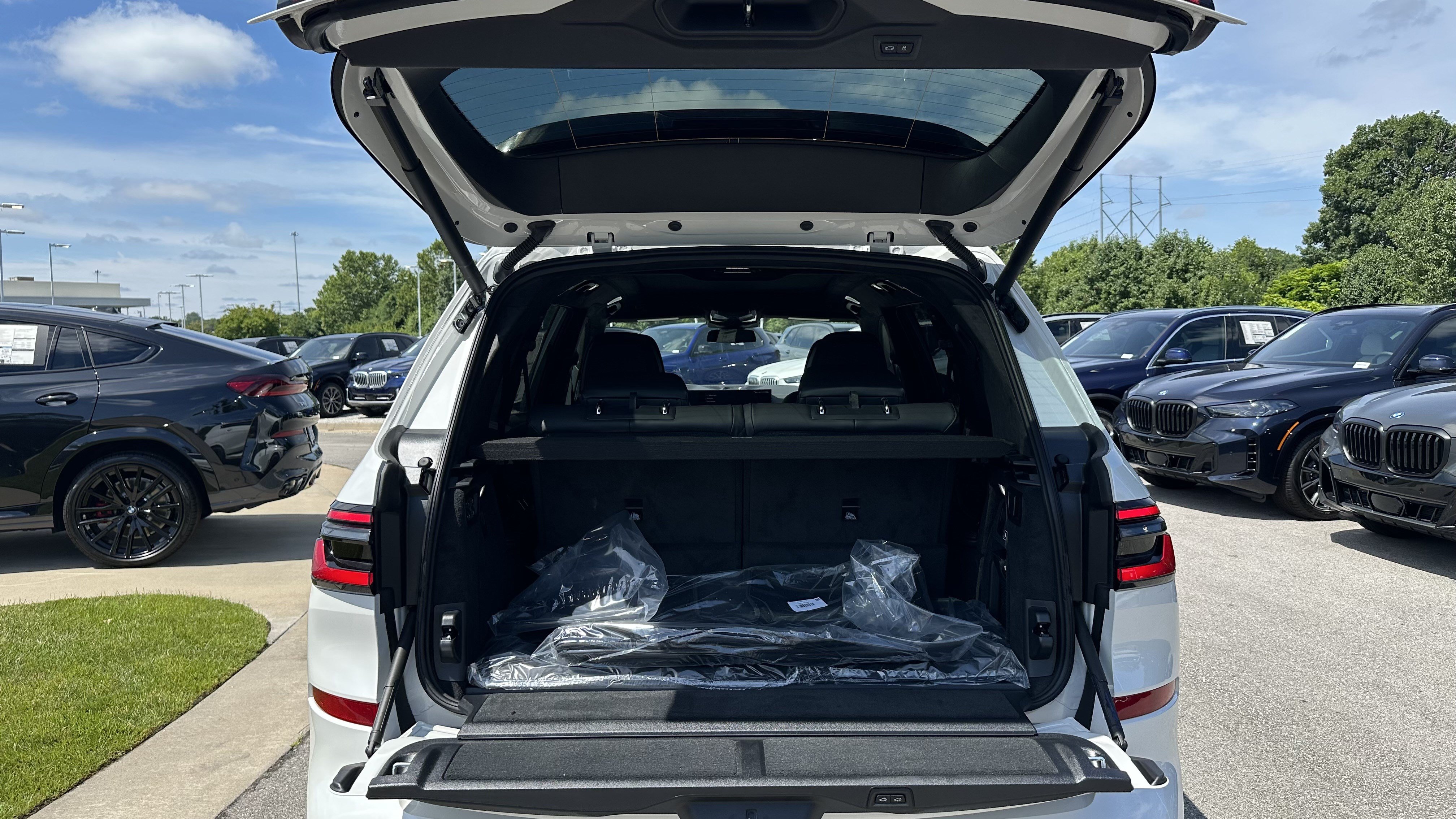New 2027 BMW X7 M60i AWD/4WD image 32
