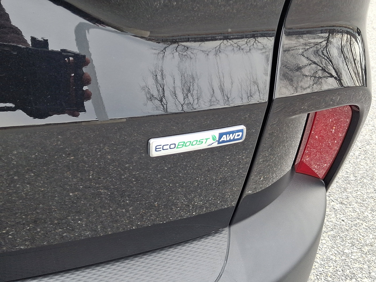 Used 2020 Ford Escape Titanium image 31