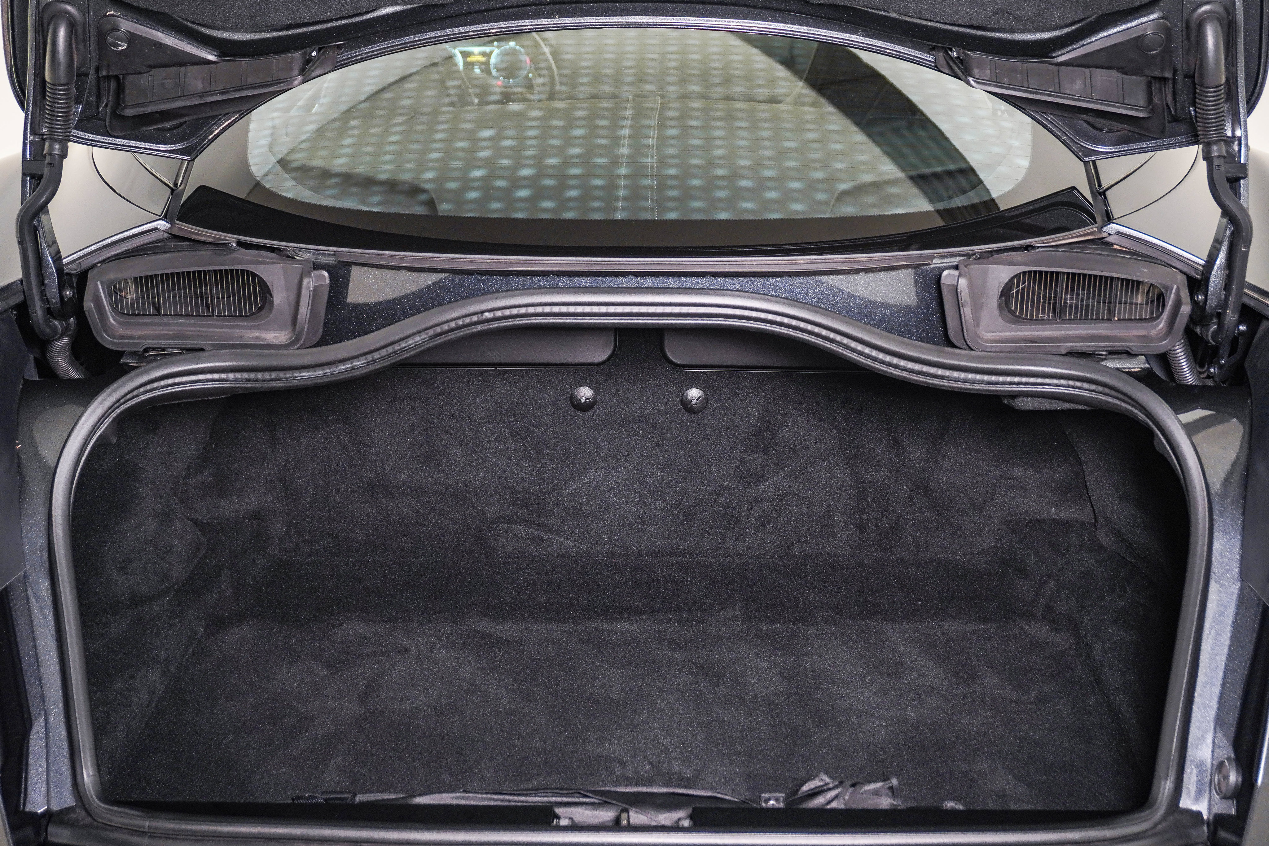 Used 2024 Aston Martin DB12 Coupe RWD image 33