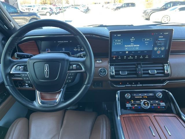 Used 2024 Lincoln Navigator L Reserve image 16