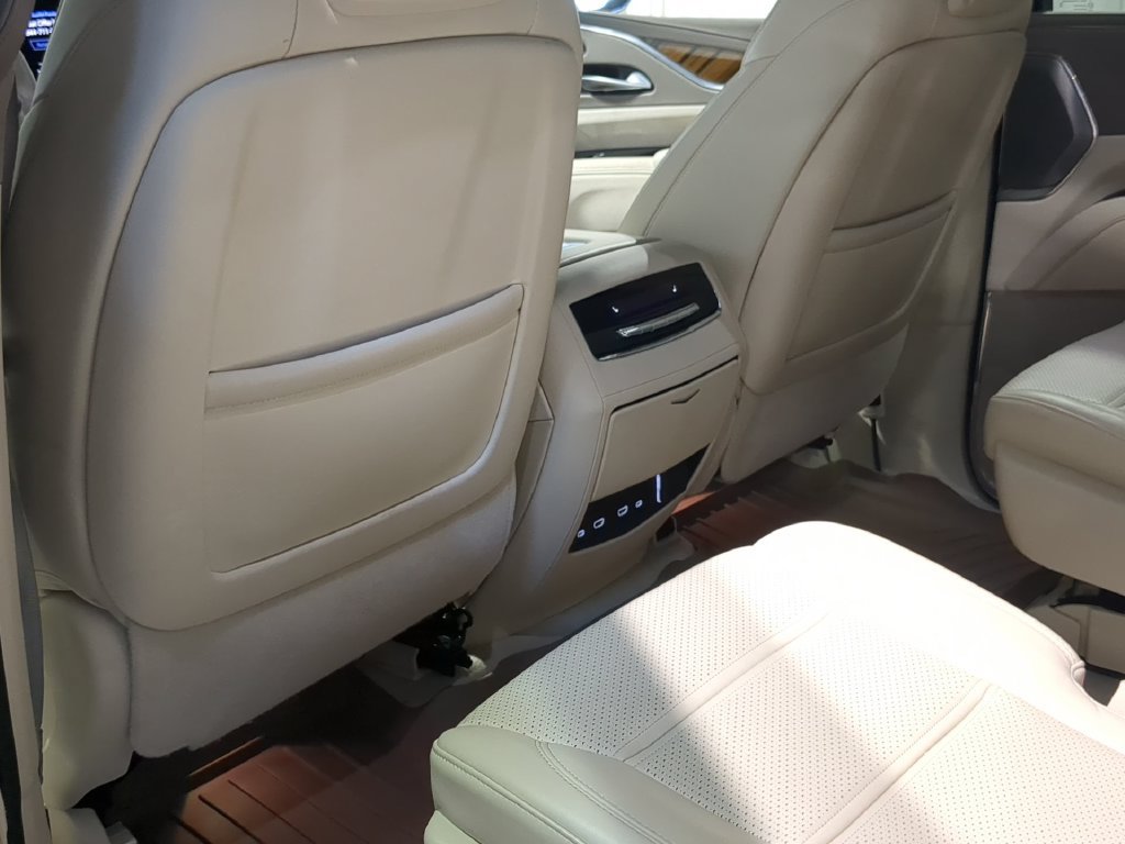Used 2023 Cadillac Escalade ESV Premium Luxury Platinum AWD/4WD image 22