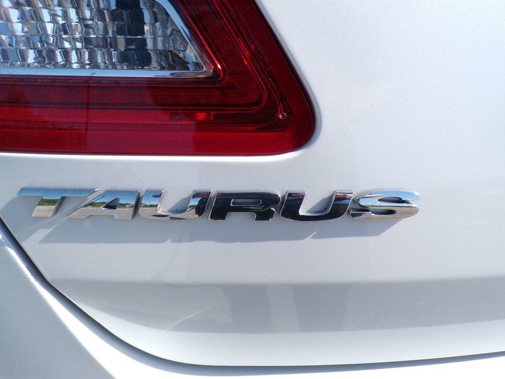 Used 2015 Ford Taurus SEL w/ Equipment Group 201A FWD image 18