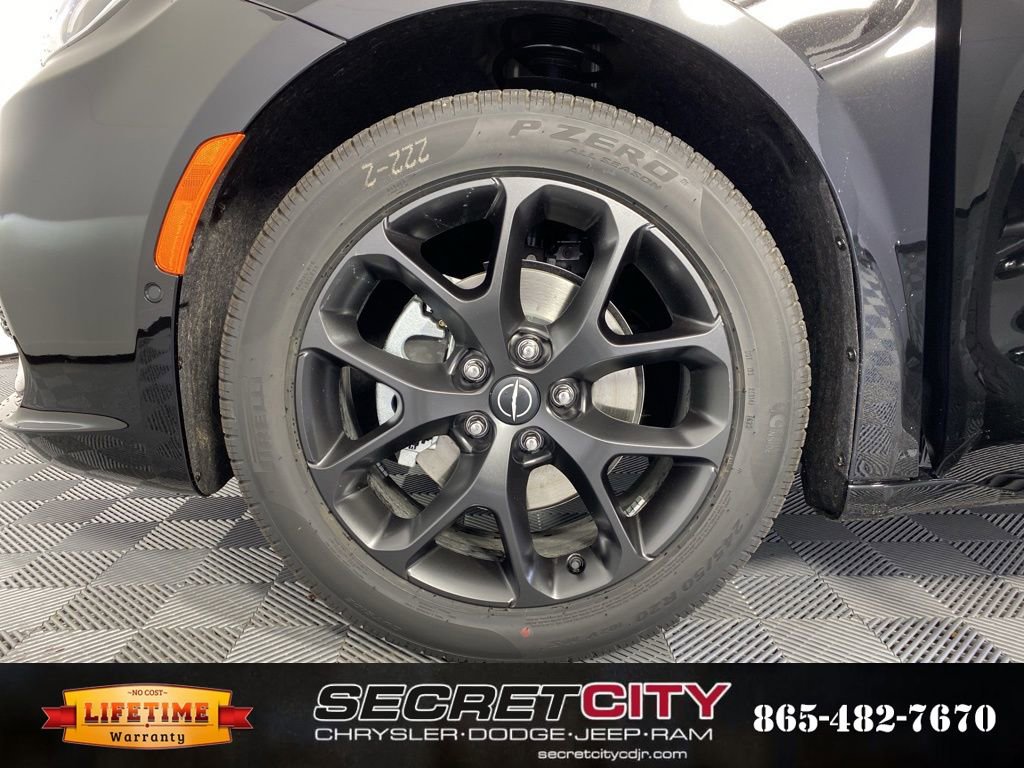 New 2026 Chrysler Pacifica Select w/ S Appearance Package image 9