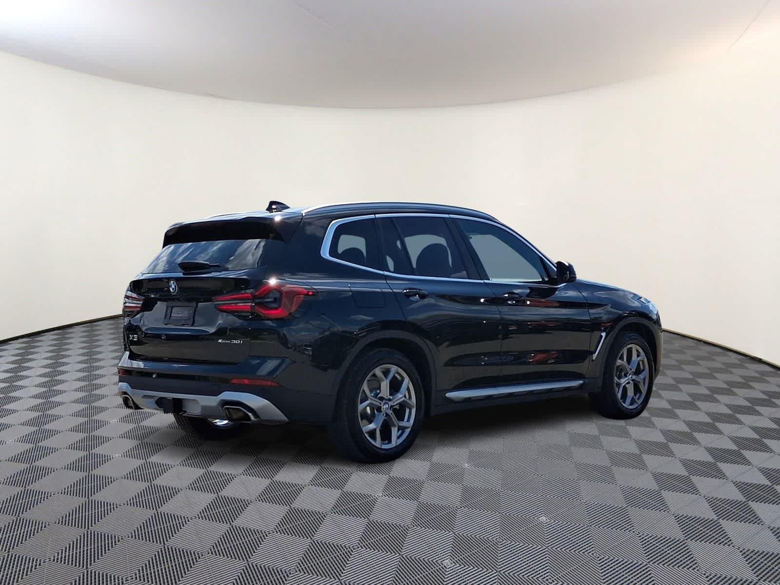 Used 2024 BMW X3 xDrive30i w/ Premium Package AWD/4WD image 5