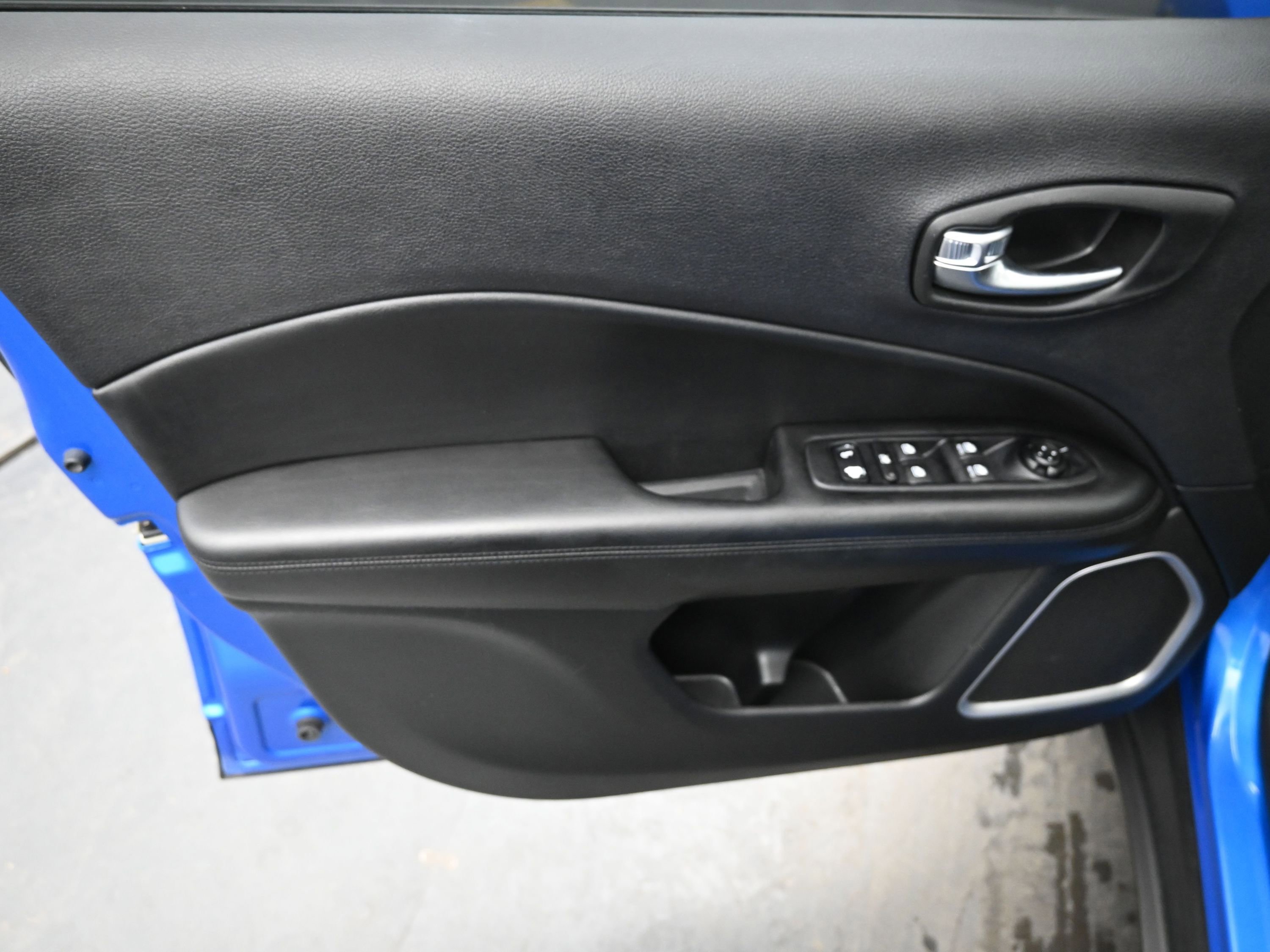 Used 2020 Jeep Compass Latitude image 16