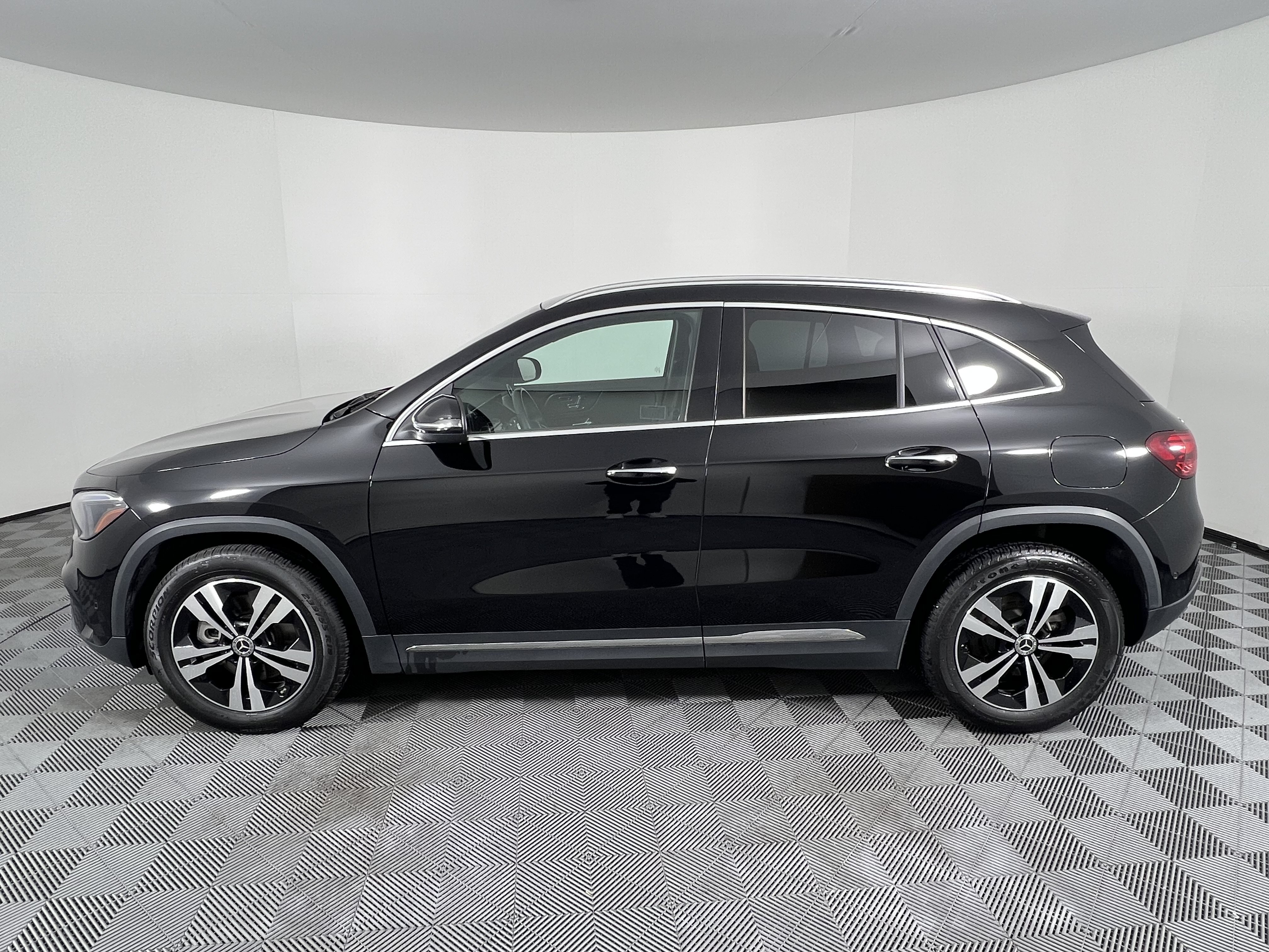 Certified 2025 Mercedes-Benz GLA 250 4MATIC image 9