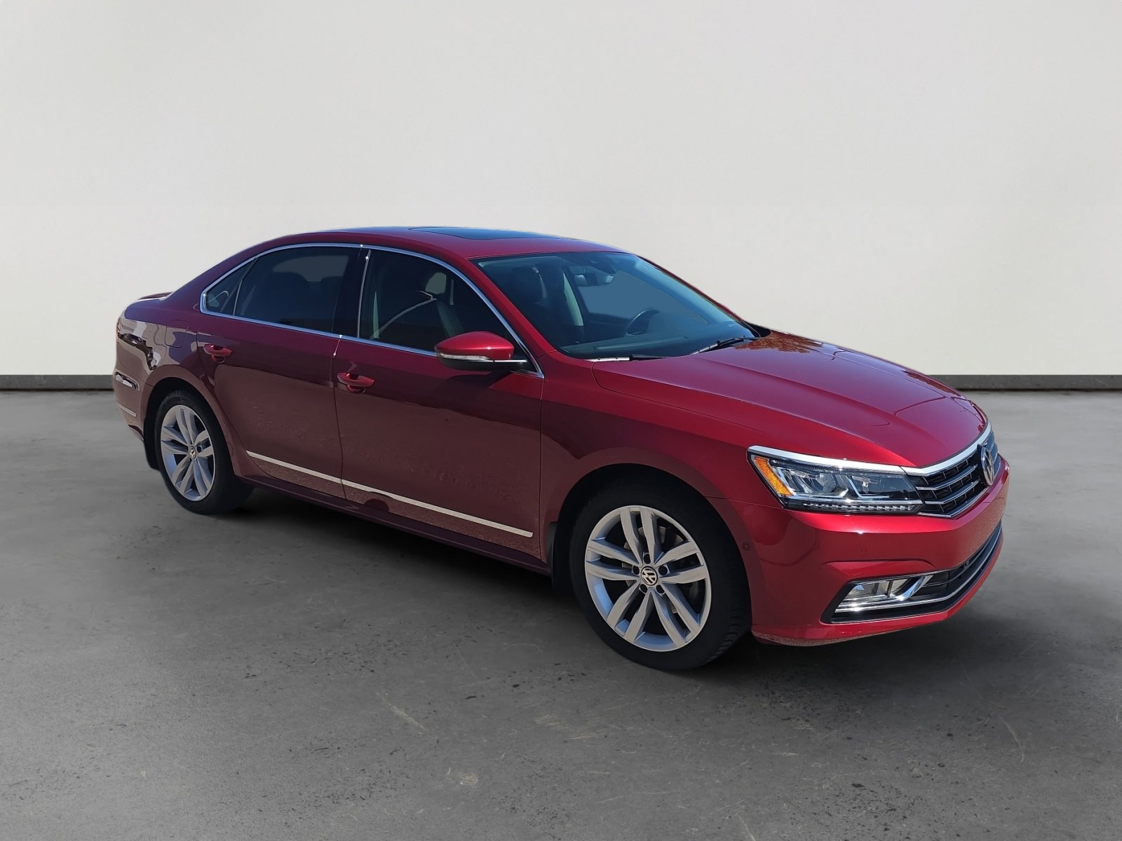 Used 2018 Volkswagen Passat 2.0T SEL Premium FWD image 7