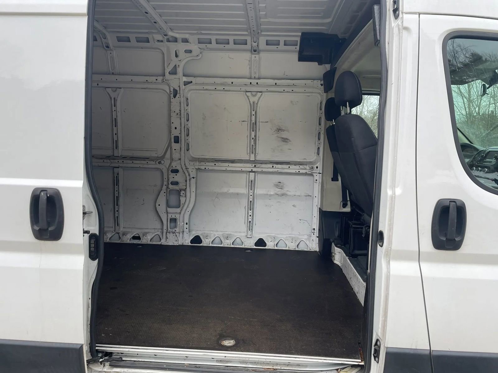 Used 2019 RAM ProMaster 2500 w/ Premium Appearance Group image 13