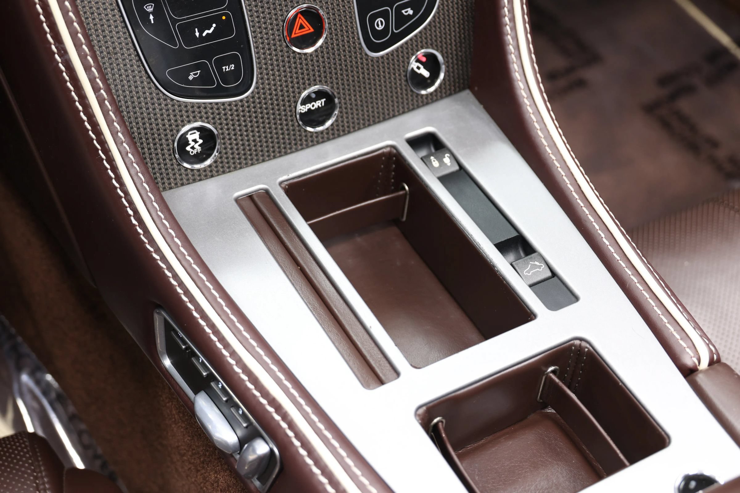 Used 2016 Aston Martin DB9 GT RWD image 39