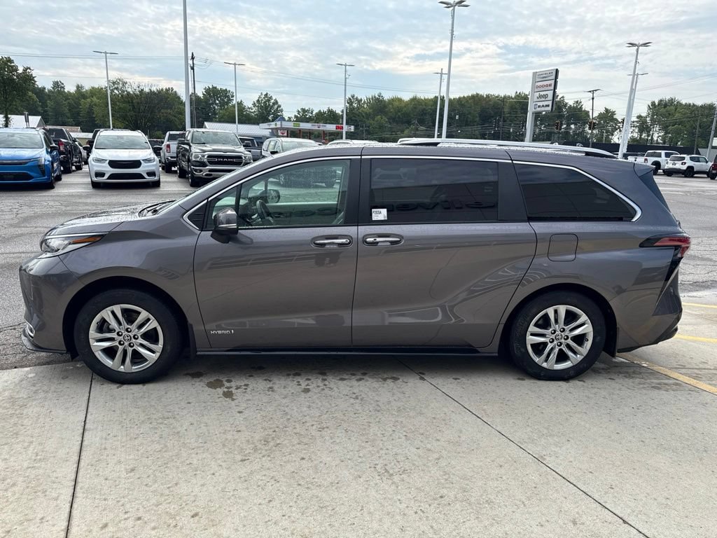 Used 2021 Toyota Sienna Limited AWD/4WD image 9