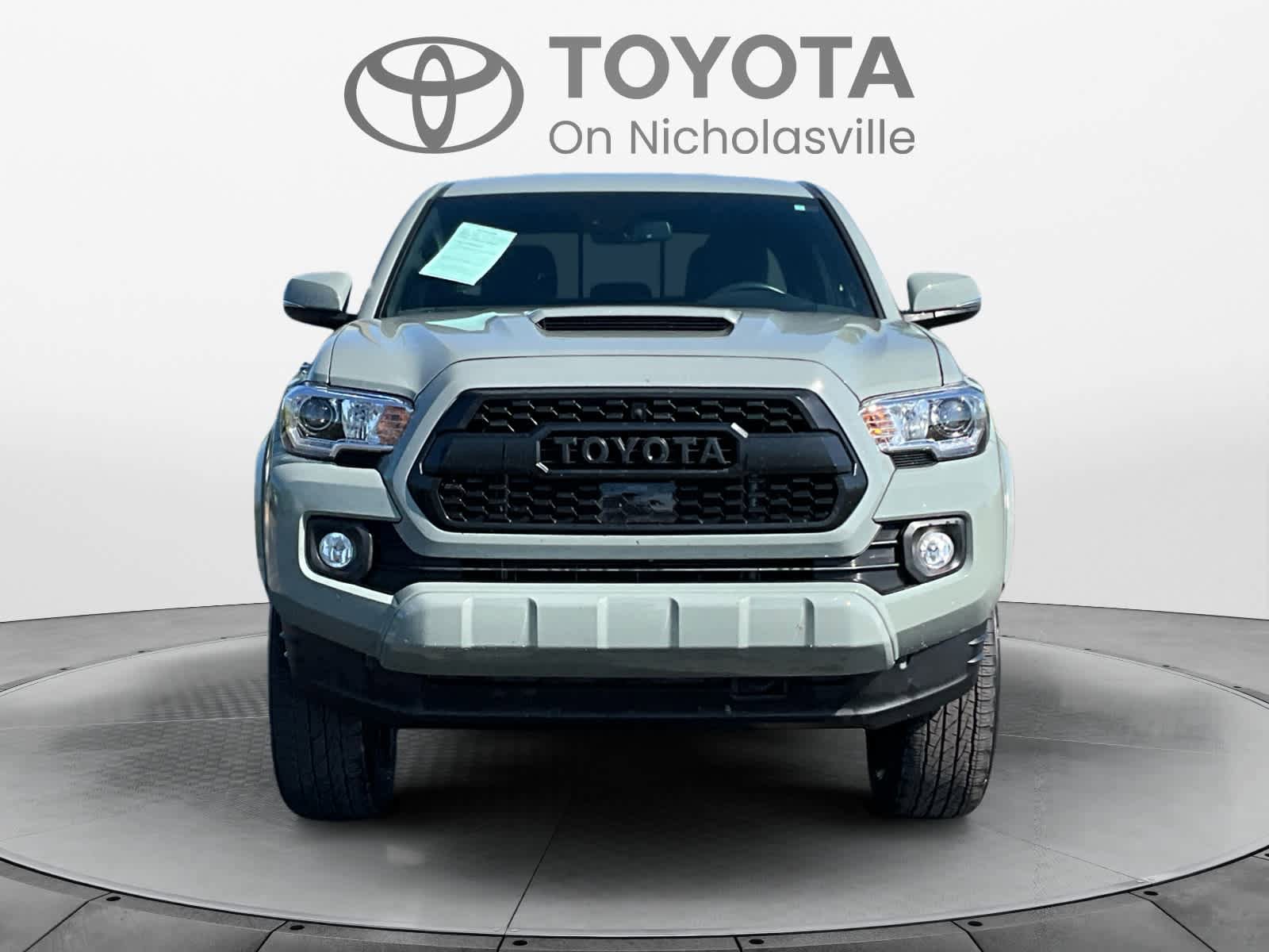 Used 2023 Toyota Tacoma TRD Sport AWD/4WD image 9