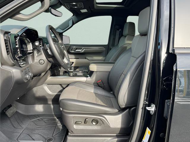 Used 2024 Chevrolet Silverado 1500 ZR2 w/ Technology Package image 9