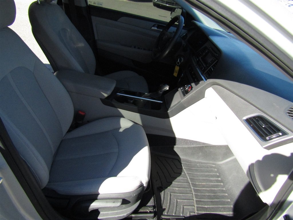 Used 2015 Hyundai Sonata SE w/ Option Group 09 FWD image 15