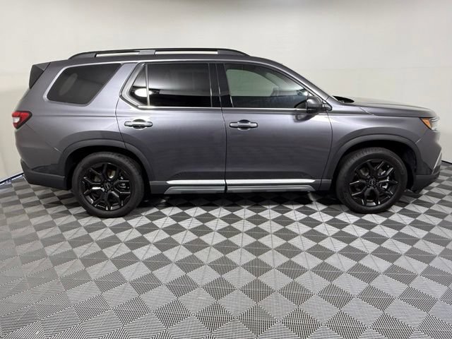 Used 2025 Honda Pilot Touring image 7