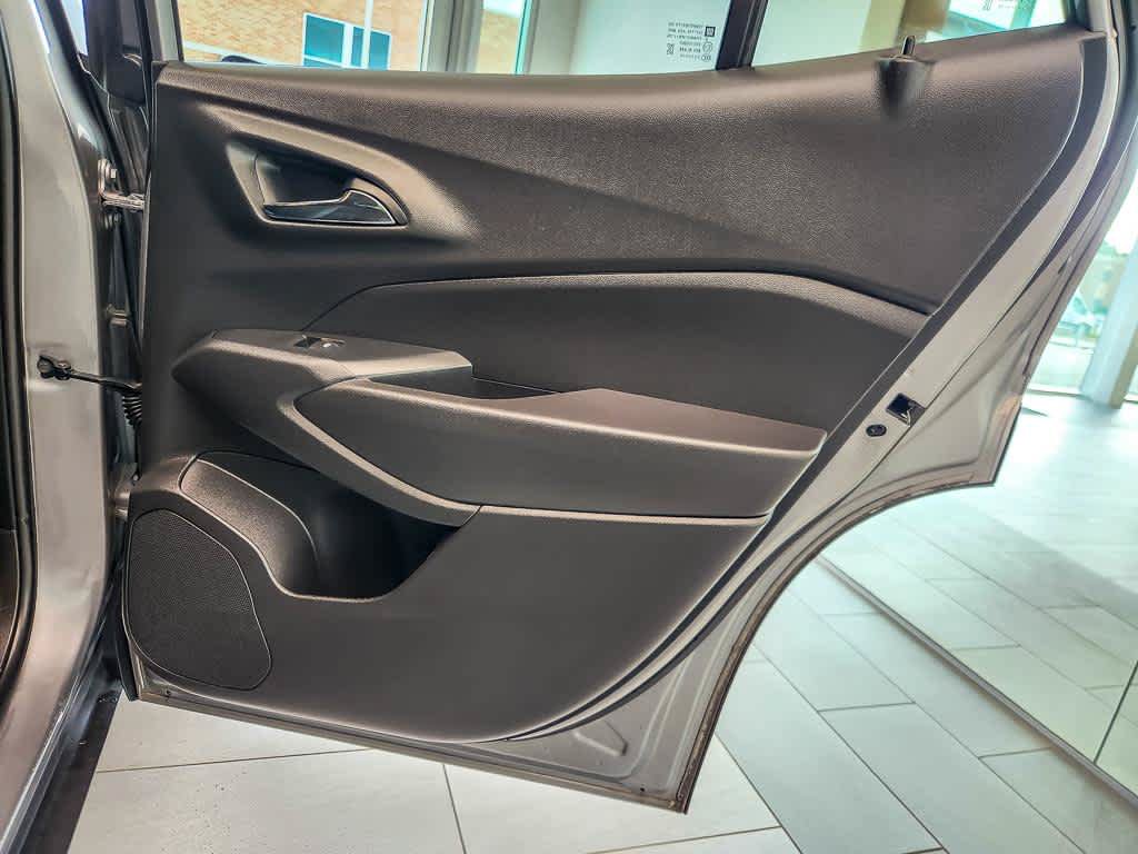 Used 2025 Chevrolet Trax RS w/ Sunroof Package FWD image 23
