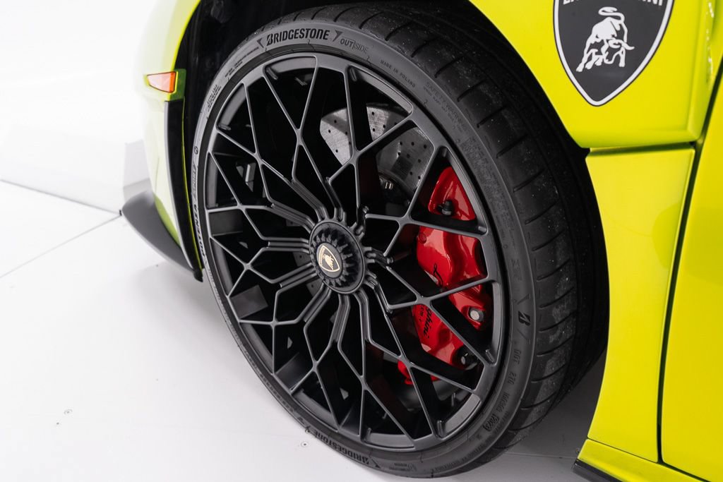 Used 2023 Lamborghini Huracan STO RWD image 37