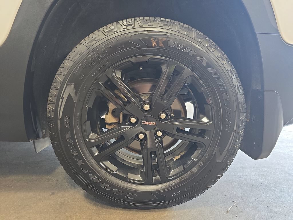 Certified 2024 GMC Terrain AT4 w/ Infotainment Package II AWD/4WD image 33