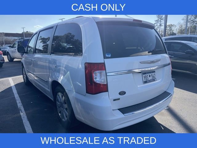 Used 2014 Chrysler Town & Country Touring image 5